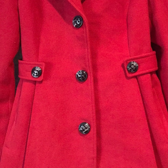 Beautiful red women’s winter jacket. - Picture 2 of 4